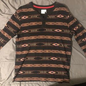 Long sleeve black patterned tee